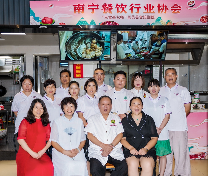 /QJ_751963614862.jpg 培訓(xùn)合影(拍攝:吳宇).jpg