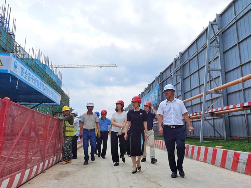 /QJ_095414688067.jpg 在威寧青運村項目督查創(chuàng)“雙城”工作.JPG