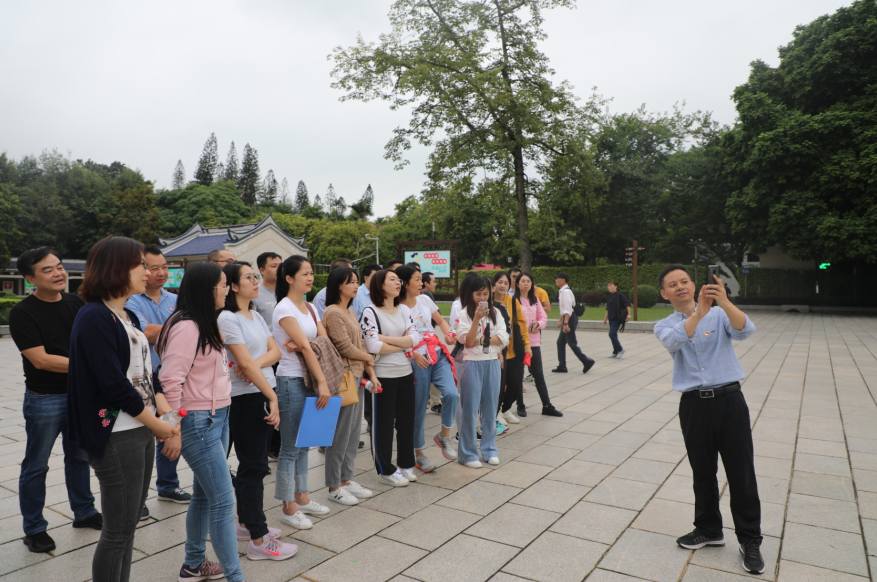 /QJ_281388741365.png 講解革命先烈事跡.png