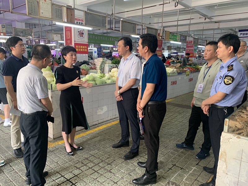 /QJ_095413518582.jpg 到水街市場督查創(chuàng)“雙城”工作.jpg