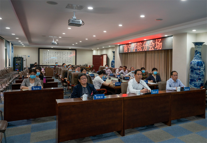 李棟學(xué)校長(zhǎng)作《深化產(chǎn)教融合 持續(xù)提升應(yīng)用型人才培養(yǎng)質(zhì)量》主題發(fā)言.jpg