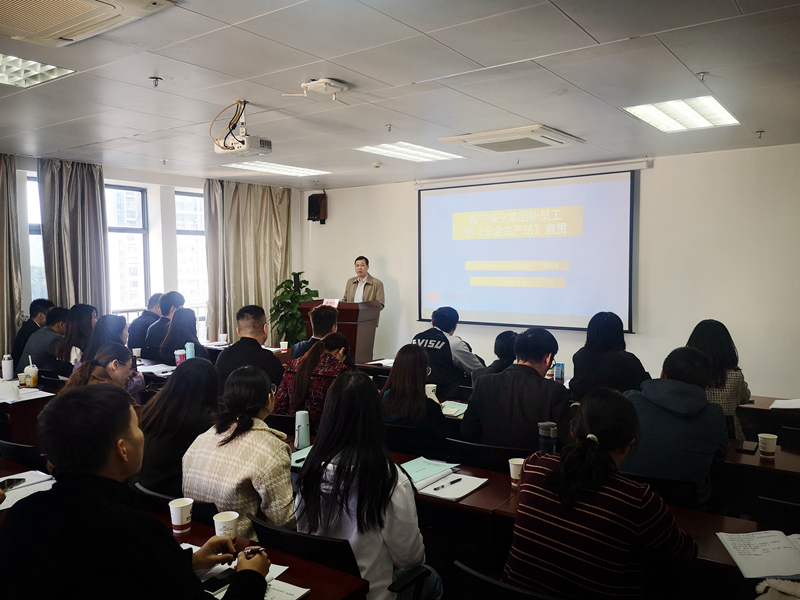 /QJ_815733799093.jpg 內(nèi)訓(xùn)師授課現(xiàn)場(chǎng).jpg