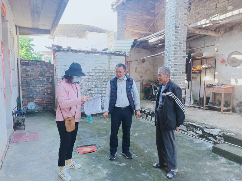 /QJ_893617146249.jpg 入戶(hù)開(kāi)展防貧監(jiān)測(cè)排查.jpg